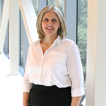 Kristi Holmes headshot